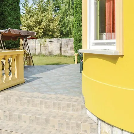 Five Bedroom Holiday In