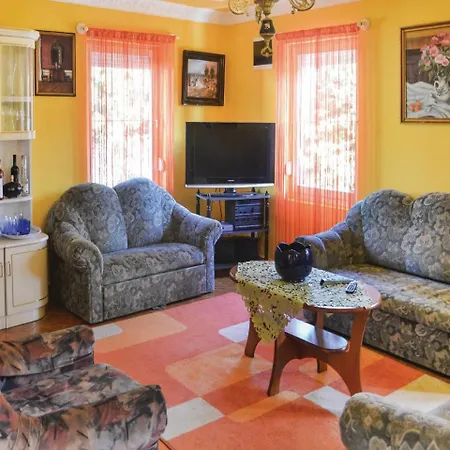 Dom wakacyjny Five Bedroom Holiday In *