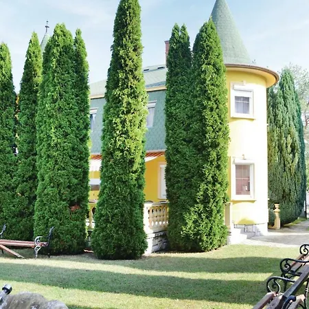 Five Bedroom Holiday In Dom wakacyjny